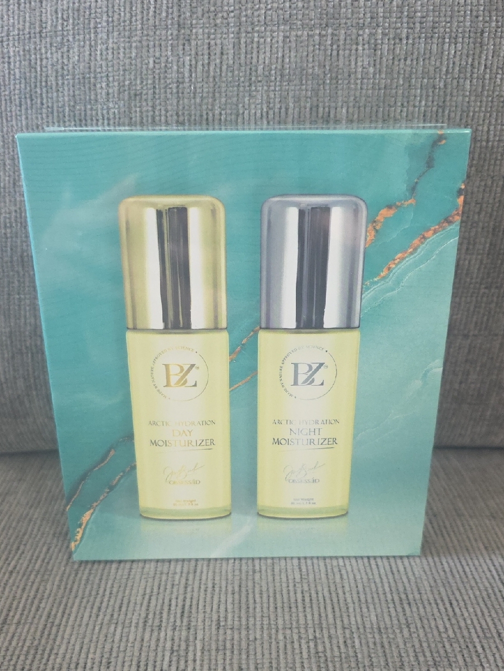 Below Zero Arctic Hydration Day & Night Moisturizing Set, New, 1.7floz. Each.